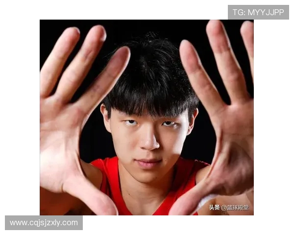 杨瀚森 17 分钟 16 分后撸串:女友作伴,开拓者队友跟着学中文