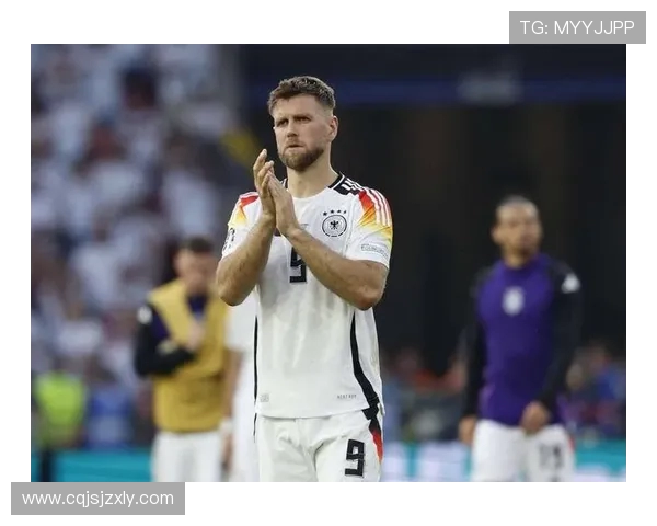 米兰锋线新援建议签国家队队友 热那亚铁卫明确表态:我哪儿也不去(1)